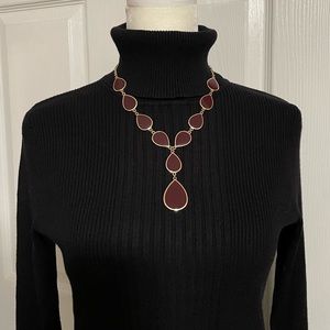 🌸 3/$20 Burgundy and Gold Tear Drop necklace